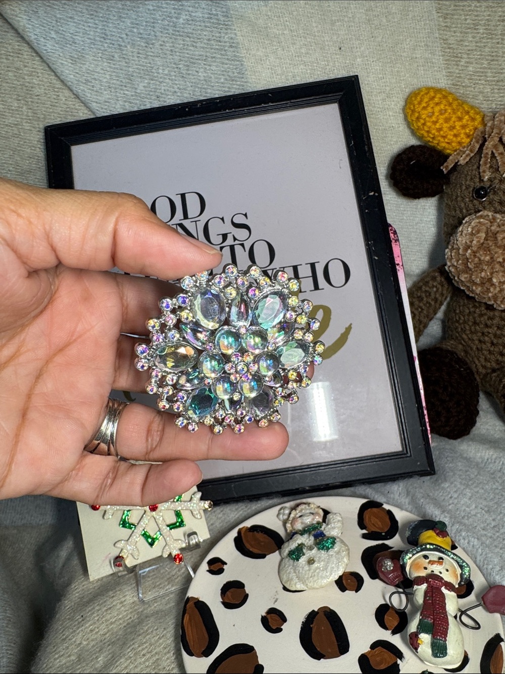 Set of Brooch with Green Accent and Red Rhinestones - Picture 4 of 7